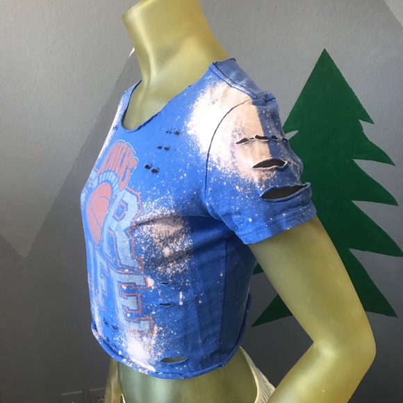 New York Knicks Basketball Bleached Crop Top - Picture 4 of 7